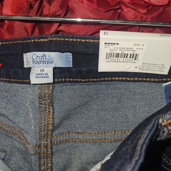 Croft & Barrow NWT Dark Denim Women's Bermuda Shorts Size 14 - Picture 2 of 9